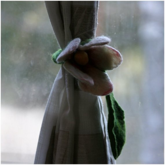 Handmade style curtain tieback