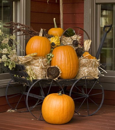 Fabulous fall porch decoration example