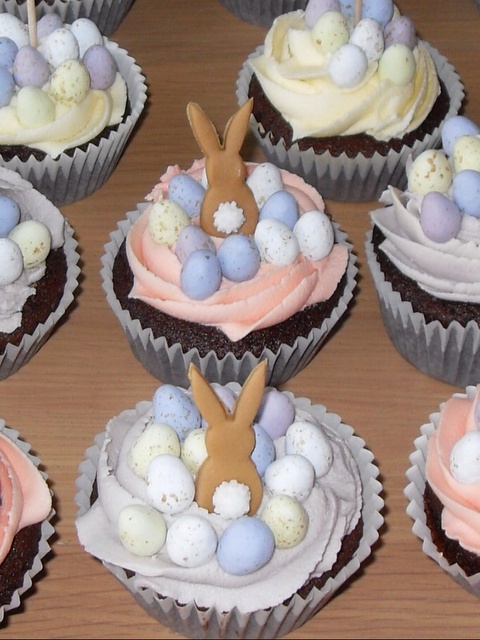 Pastel egg Easter cupcake