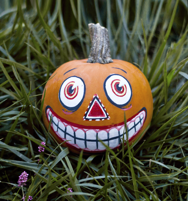 Creative patterned pumpkin display