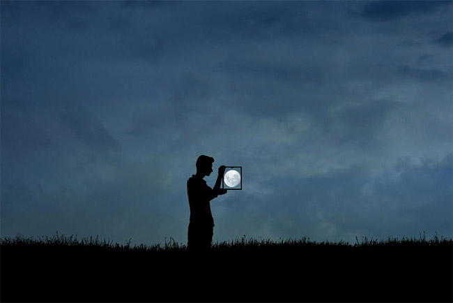 Moon photography optical illusion