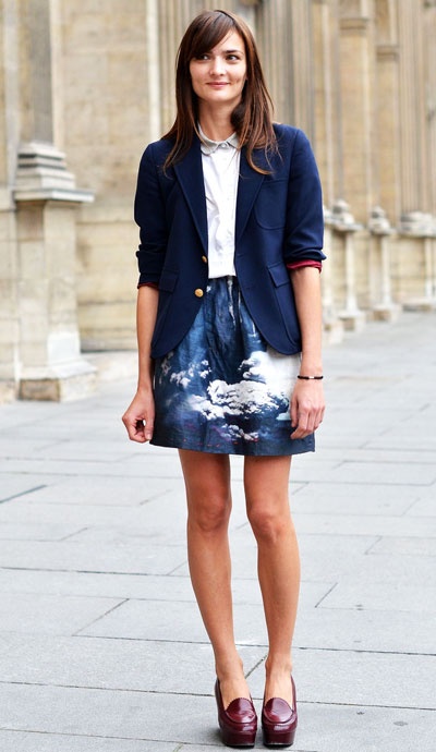Blazer mini skirt outfit idea