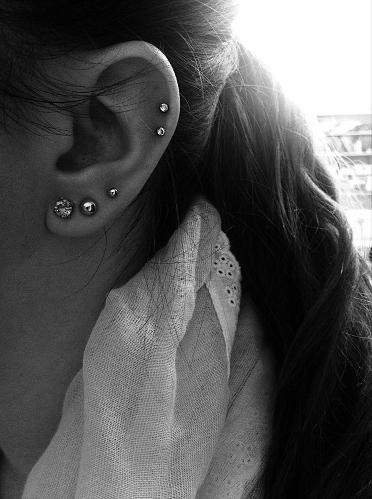 graduated lobe studs with paired helix gems