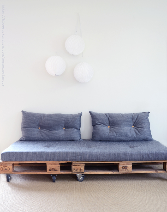 DIY pallet sofa