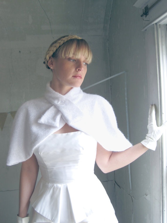 Elegant cloak for a winter wedding