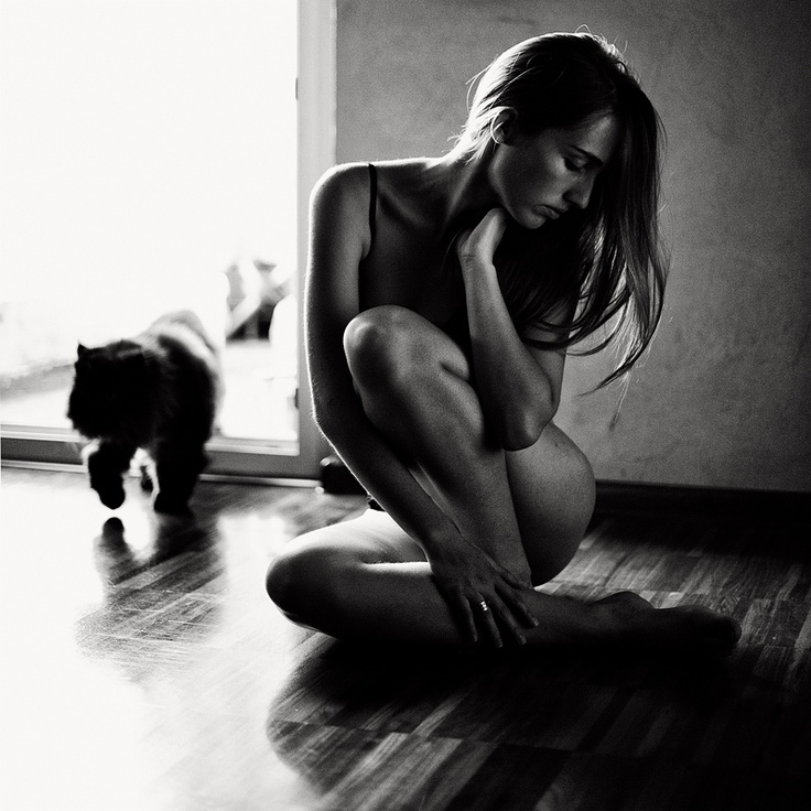 Square-leaning monochrome boudoir crop