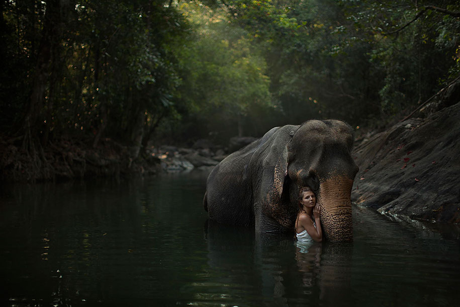 real-animals-pose-with-humans20