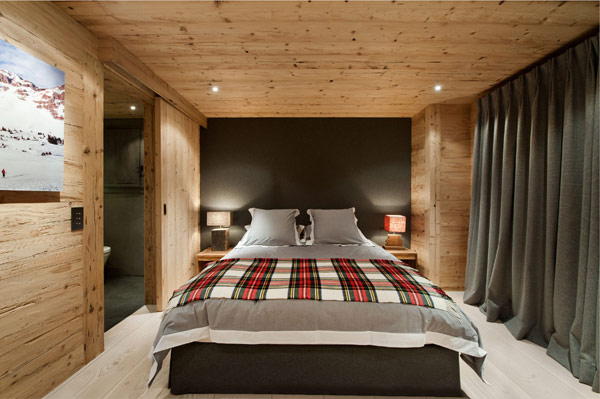 Wet-room contrast with timber surround