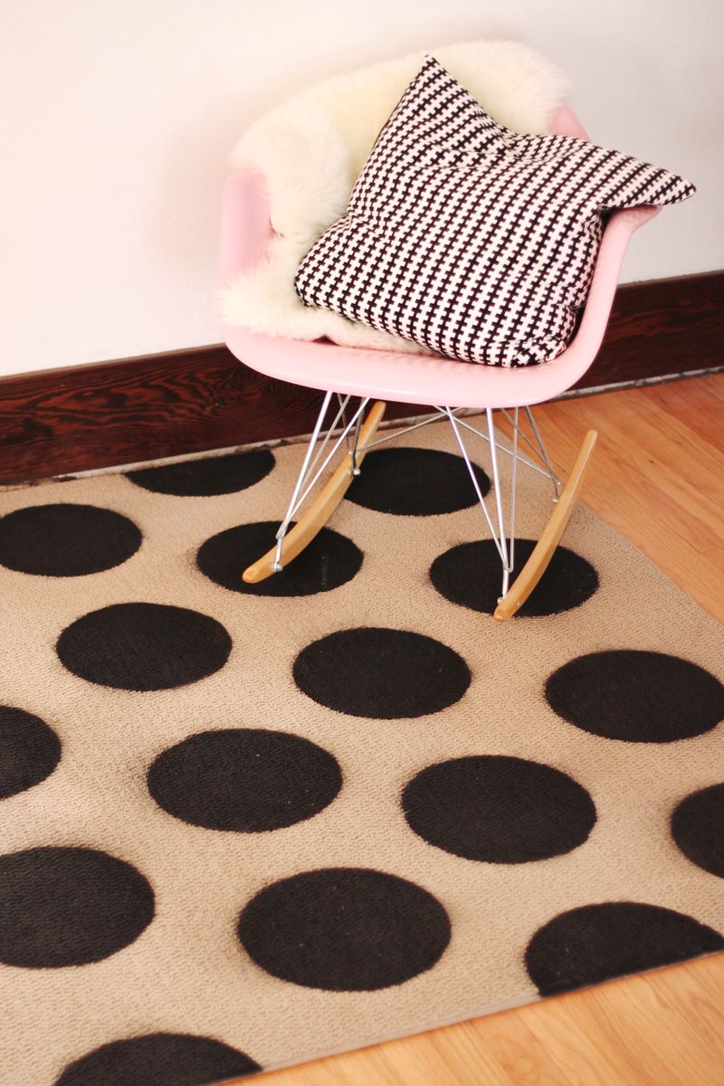 Polka-dot DIY rug