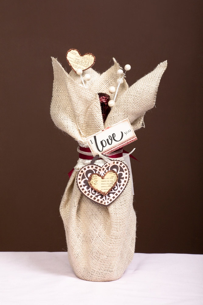 Burlap wine bottle wrap