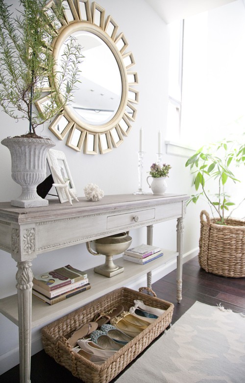 Wide-feeling hallway styling