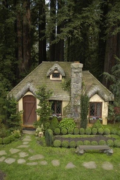 Hobbit hole home exterior detail