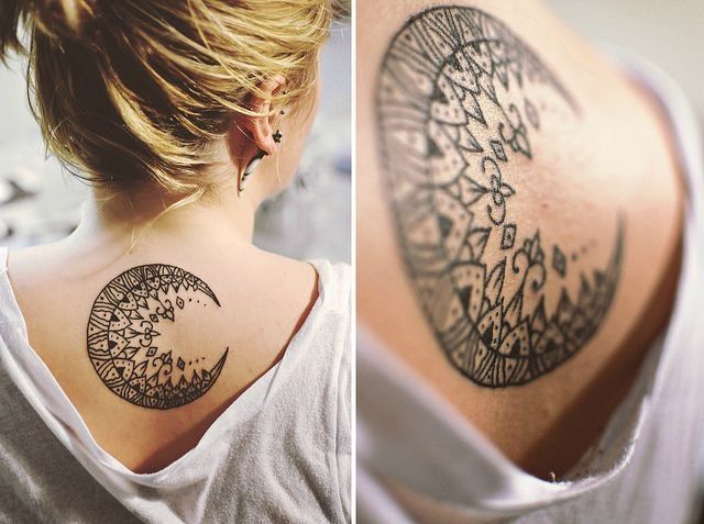 moon-tattoo-women08