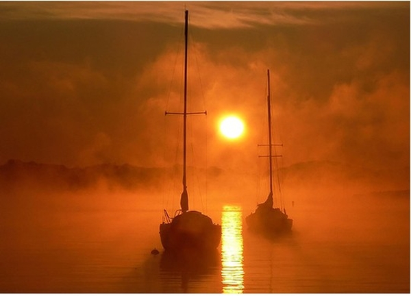 Stunning-Sunrise-Photos12 Soft morning light across water and sky