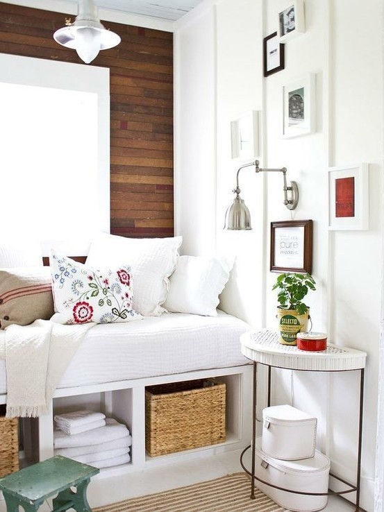 Coastal décor vignette with natural objects