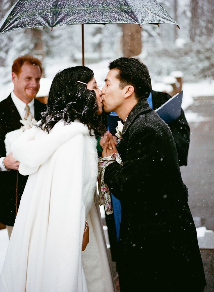 Fur-trim bridal wrap for cold ceremonies