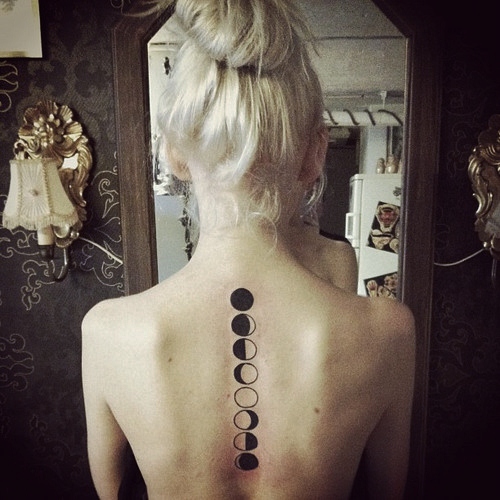 moon-tattoo-women22