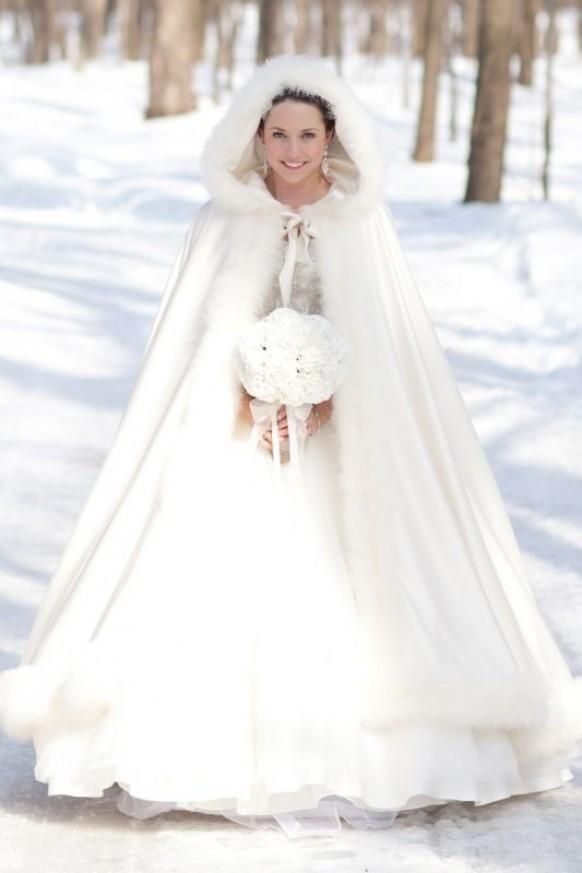 Fur-look bridal wrap for winter