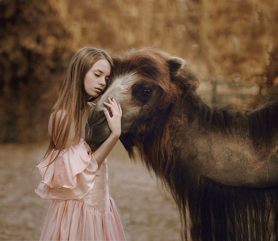 real-animals-pose-with-humans07