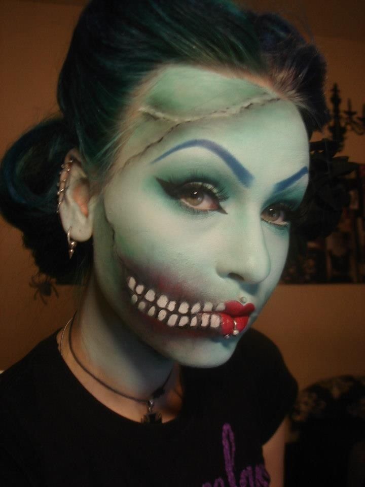 Green skin Chelsea grin makeup with forehead gash