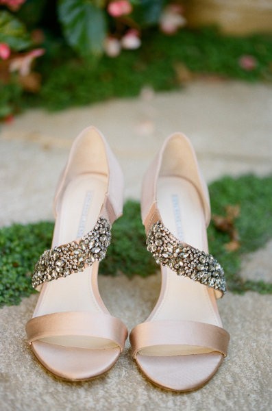 Bridal shoe with dense sparkle finish