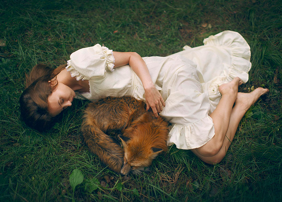 real-animals-pose-with-humans15