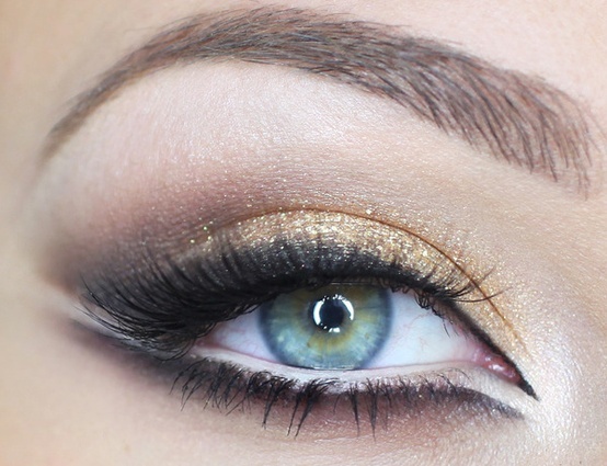 Champagne lid for green eyes