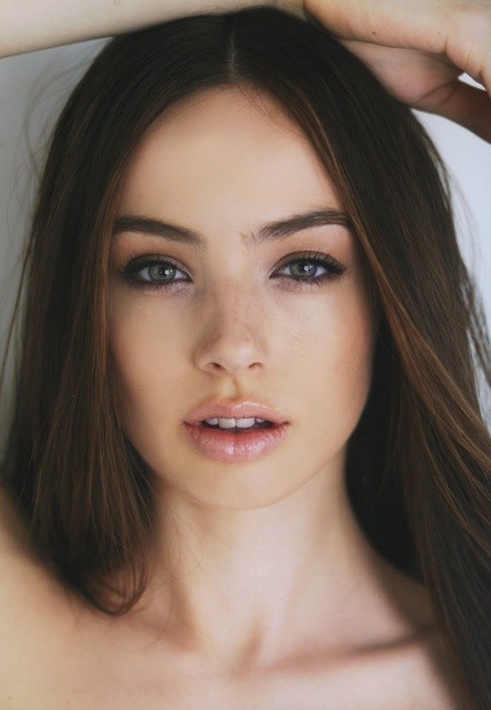 natural-makeup03 Natural makeup with soft brows and lips