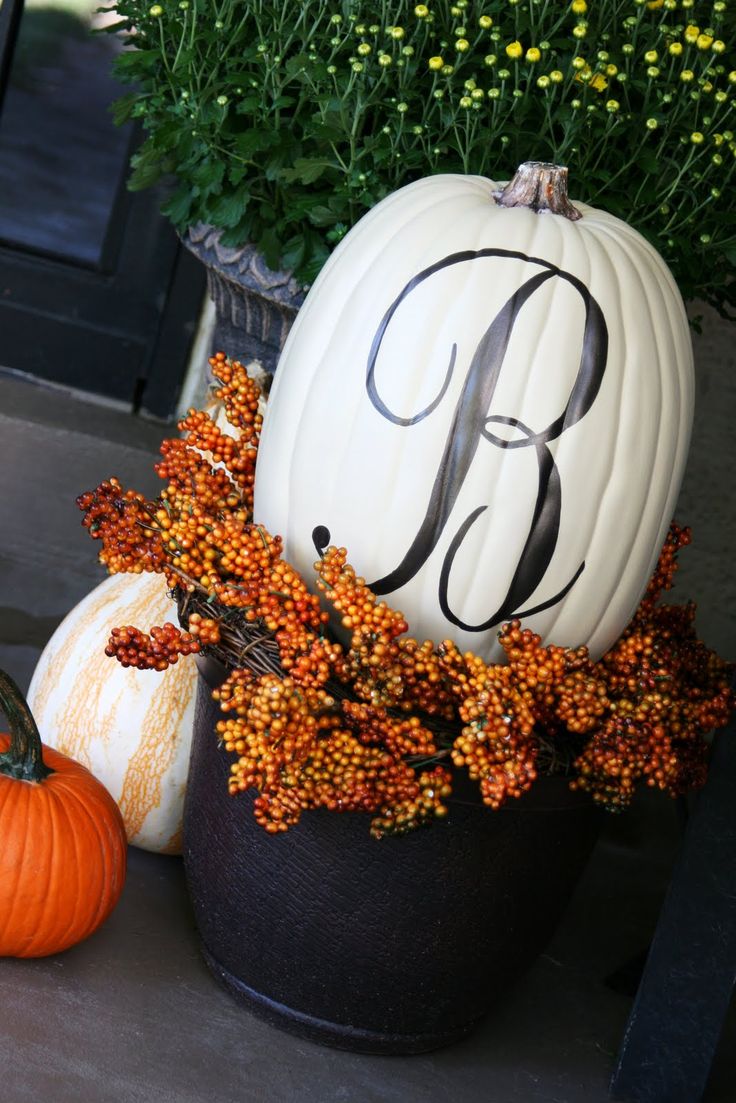 Autumn front porch styling idea