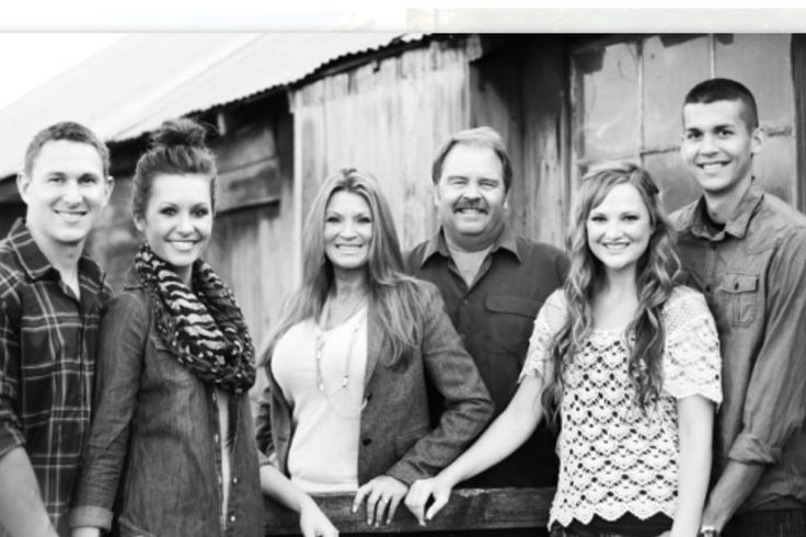 Family photo wardrobe idea