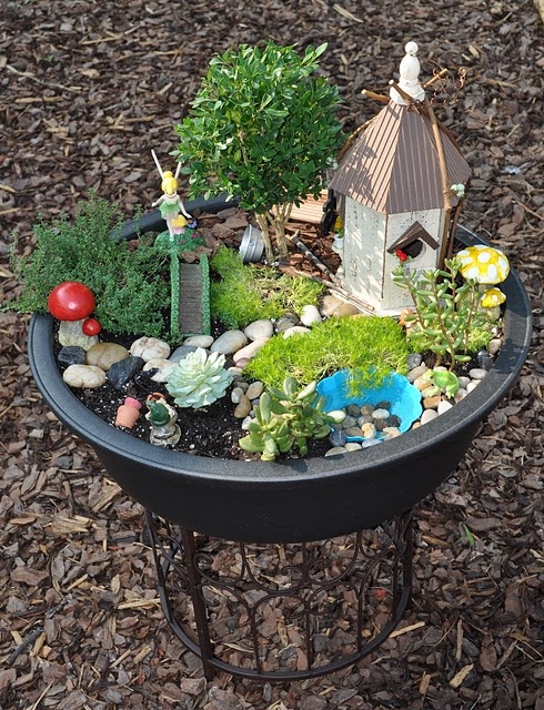 Simple miniature garden dish