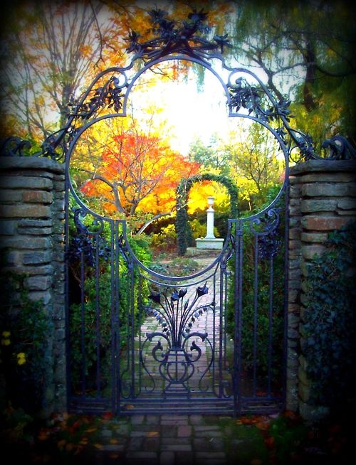 Garden gate with classical proportions