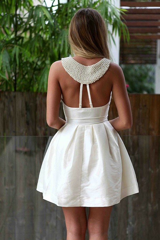Tall crop emphasizing back contour and fabric