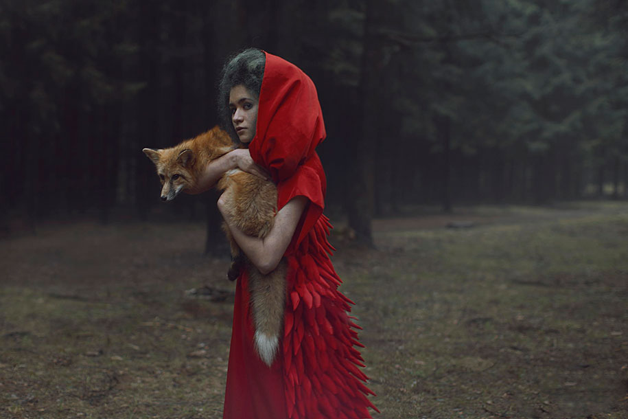 real-animals-pose-with-humans17