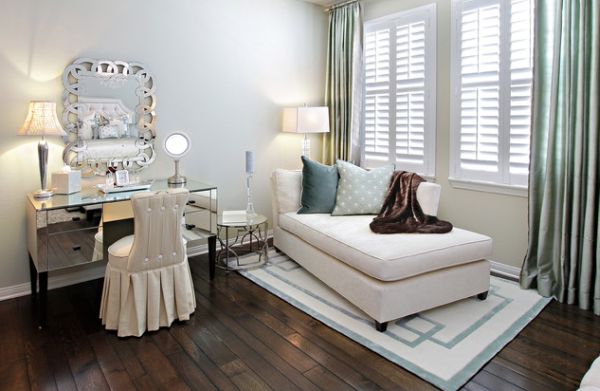 Upholstered chaise lounge