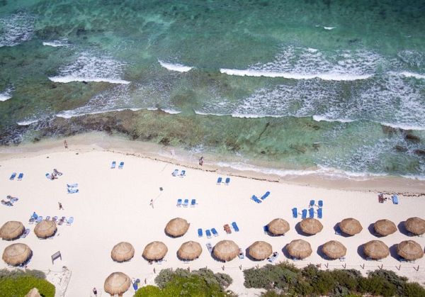 Aerial beach umbrellas Gray Malin