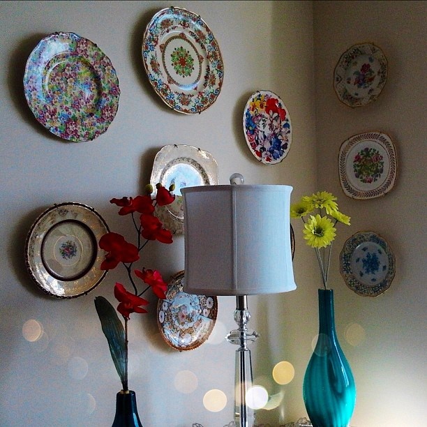 Circular plate arrangement on a light wall