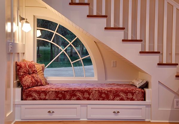 space-under-staircase03