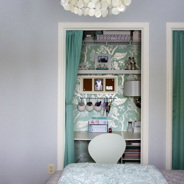 Neat closet office with simple décor