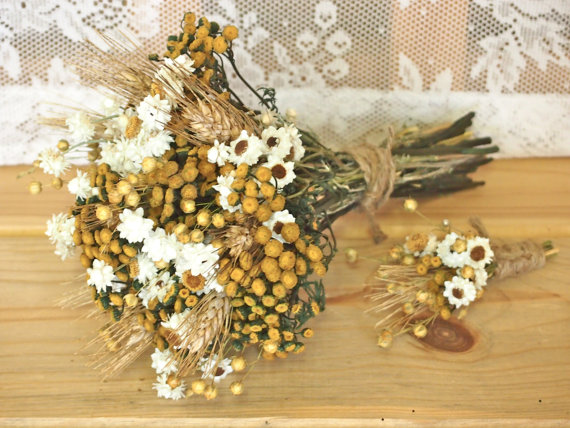 Compact bridal bouquet