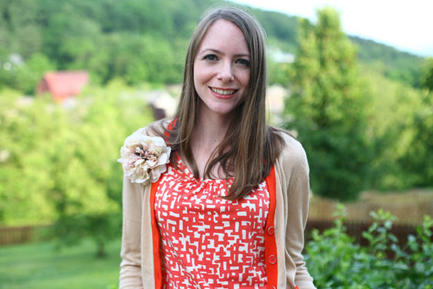 Floral pin brooch