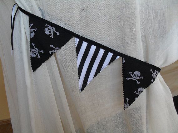 Wall-mounted curtain holdback