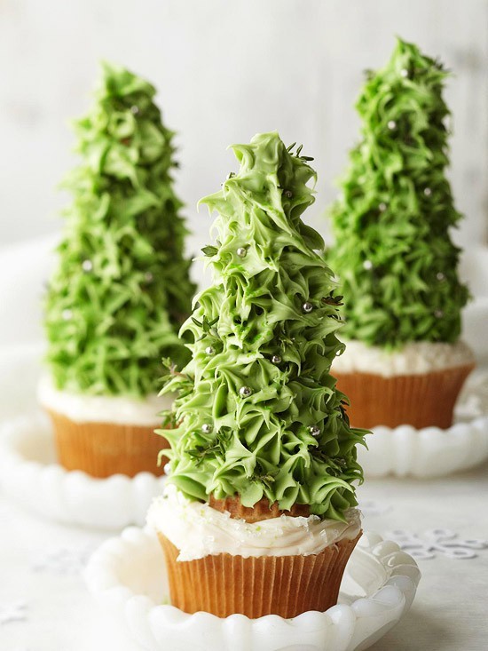 festive cupcake decorating