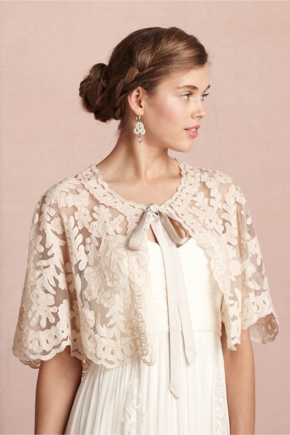 lace-clothing12 Vintage-style cream lace capelet over white gown