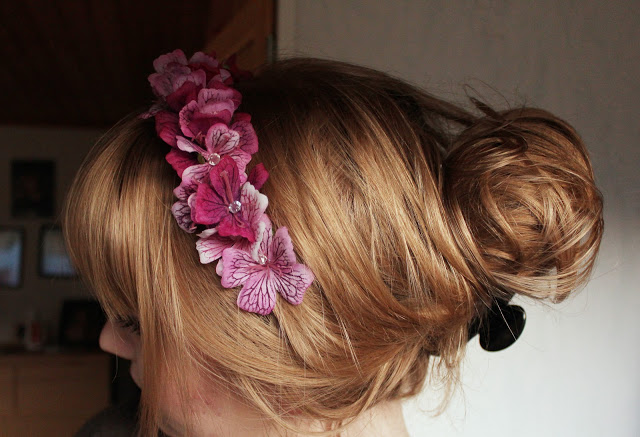 DIY bow and elastic hair accessory