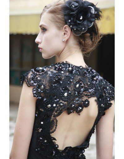 Black dress style idea