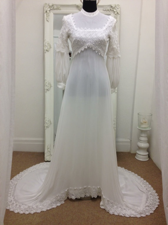 Vintage wedding dress look