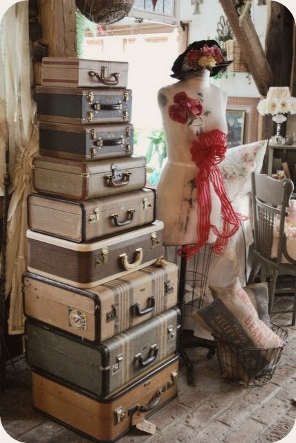 Vintage suitcase interior décor idea