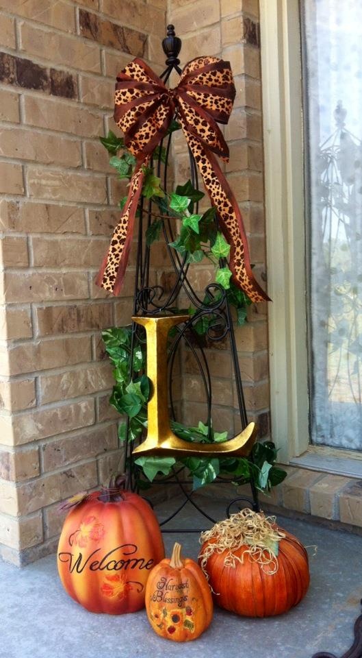 Front porch autumn decoration example