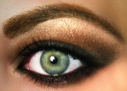 Mauve crease eye makeup